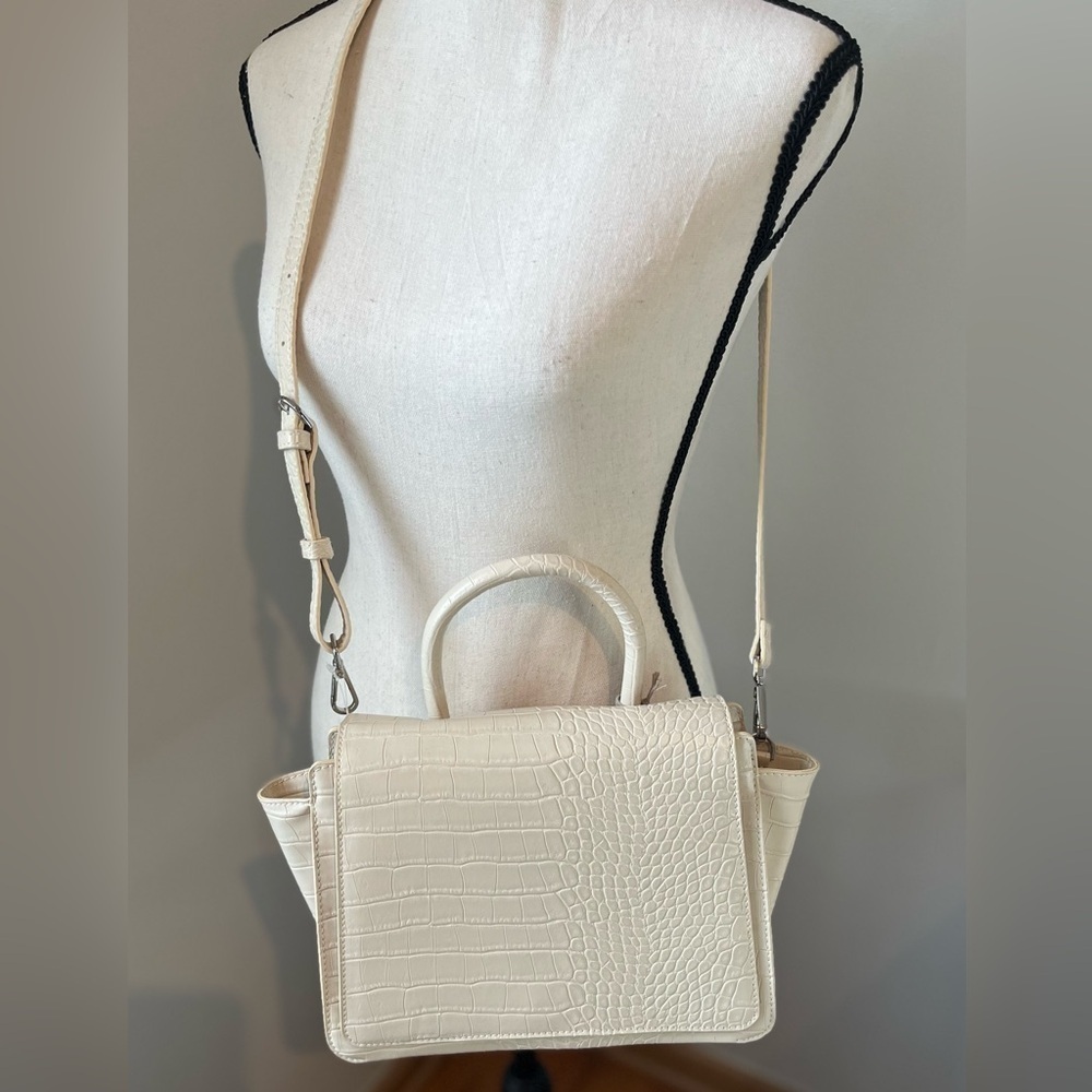 A New Day Faux Crocodile 🐊 Skin Crossbody Bag Off White BNWT Beautiful 😍